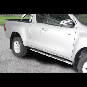 MARCHE-PIEDS OVAL INOX SUR TOYOTA HILUX 2016-2019 (EXTRACAB)