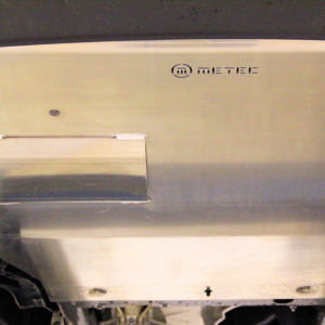 Carter moteur aluminium METEC réf 840402 sur Volkswagen T5 2008, vue de dessous