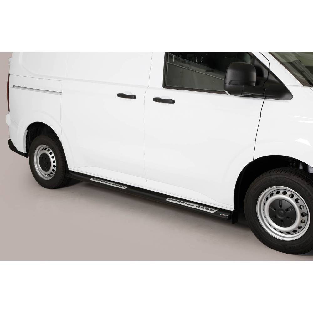 Pedane latérales pour Volkswagen T7 Transporter L1 2025 en inox noir, certifiées TÜV et conçues pour usage utilitaire intensif 2025, 2026.