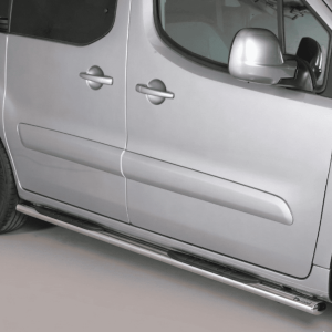 Marchepied latéral GPO446MWB noir et chromé sur Peugeot Partner, vue latérale