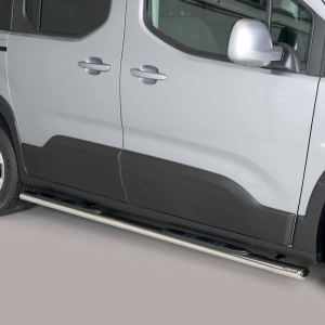 Marchepied latéral Misutinida GPO446MWB noir sur Peugeot Rifter MWB 2020, vue latérale