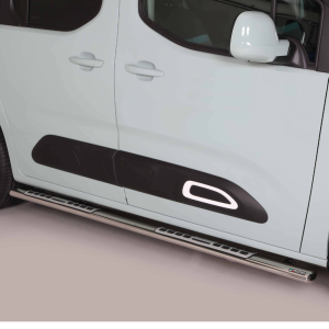 Marchepied latéral Misutonida noir et chromé sur Citroën Berlingo 2020, vue latérale