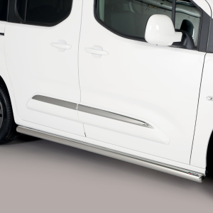 Protections latérales noir et chromé sur Toyota Proace City Verso, vue de côté", "image_title": "Protections latérales Misutonida – Toyota Proace City Verso – Noir & chromé